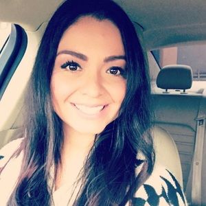 Meet your Posher, Corina